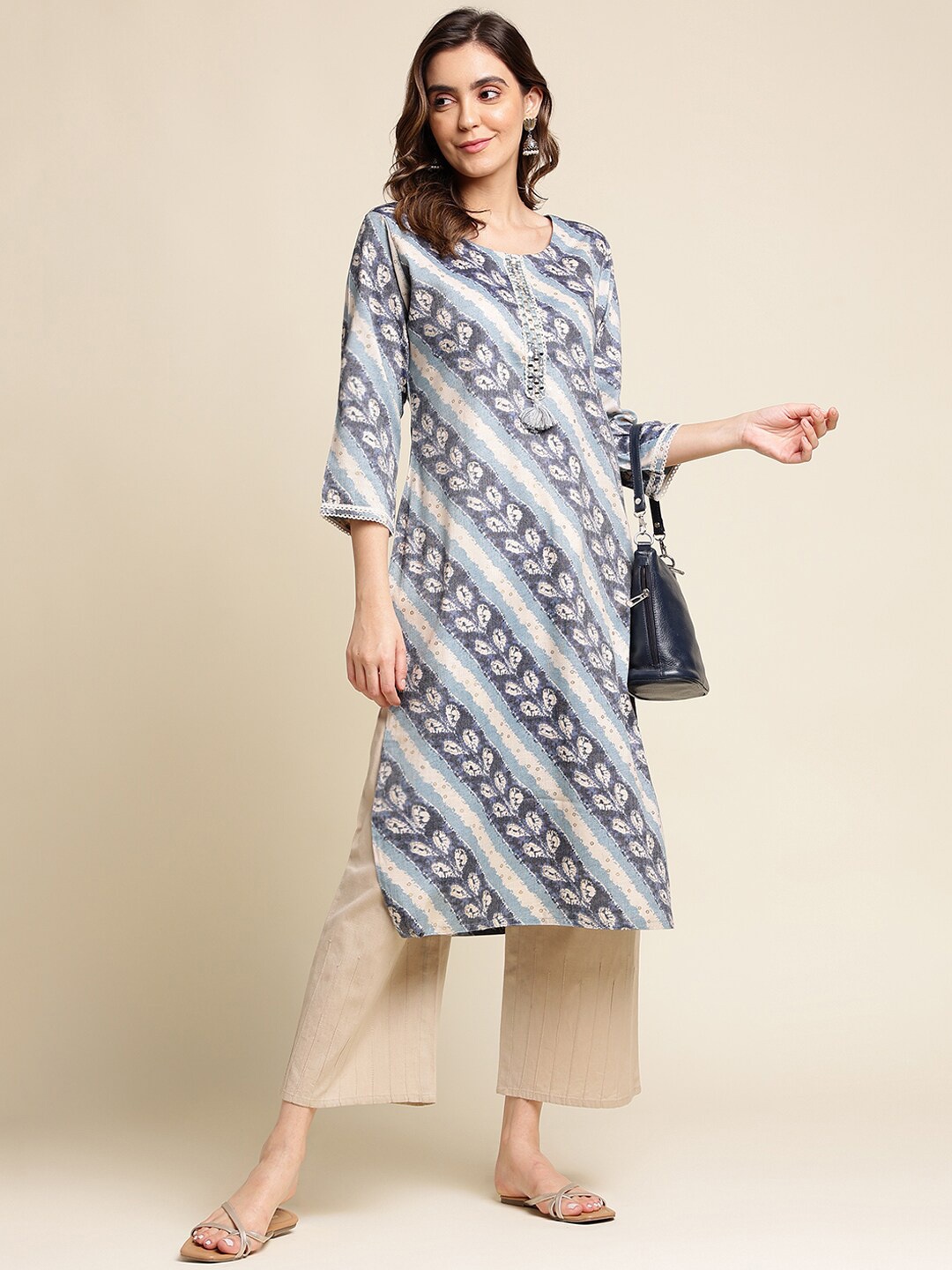 

KALINI Floral Printed Straight Kurta, Blue