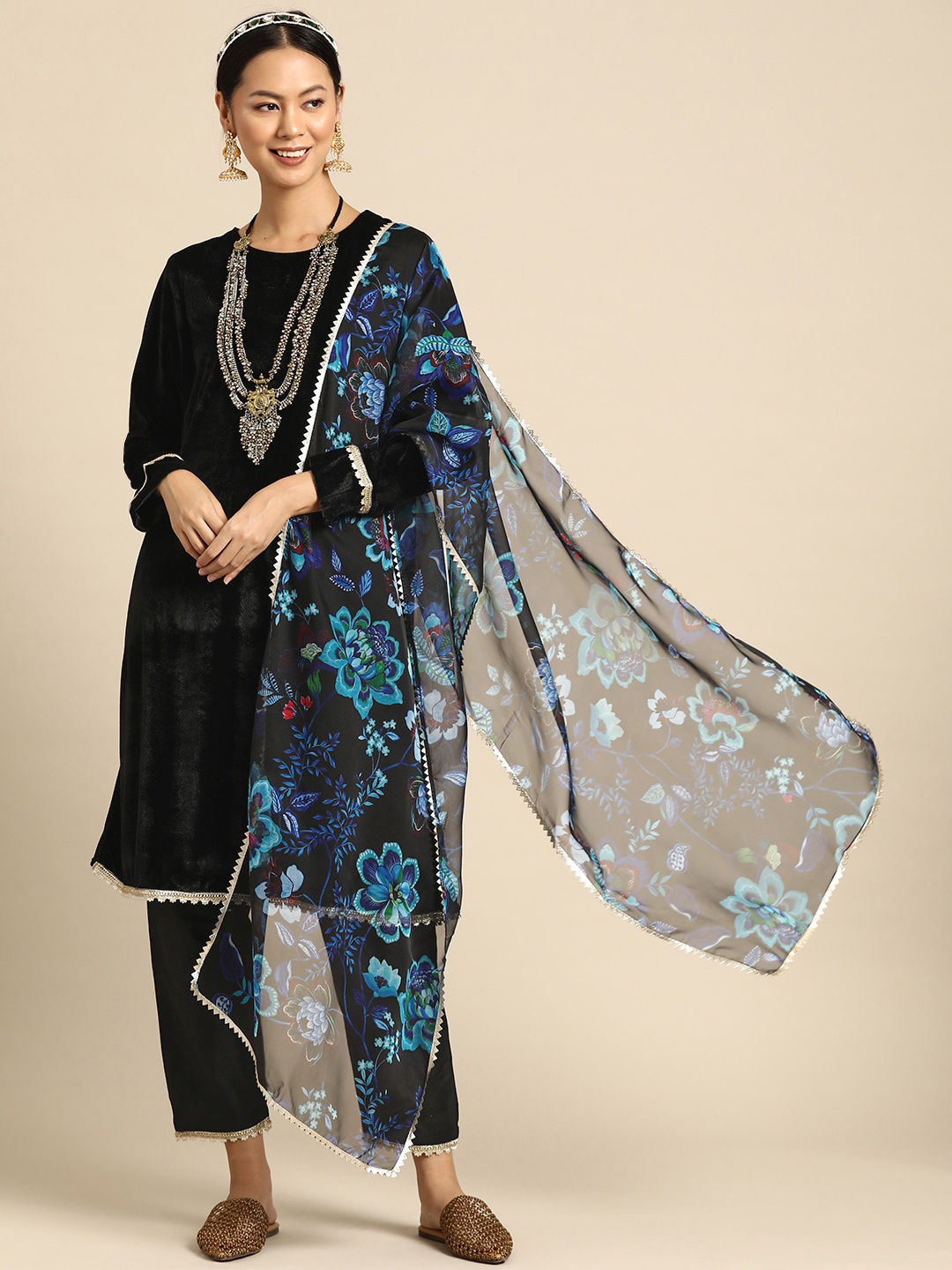 

Sangria Velvet Finish Kurta With Trousers & Dupatta, Black