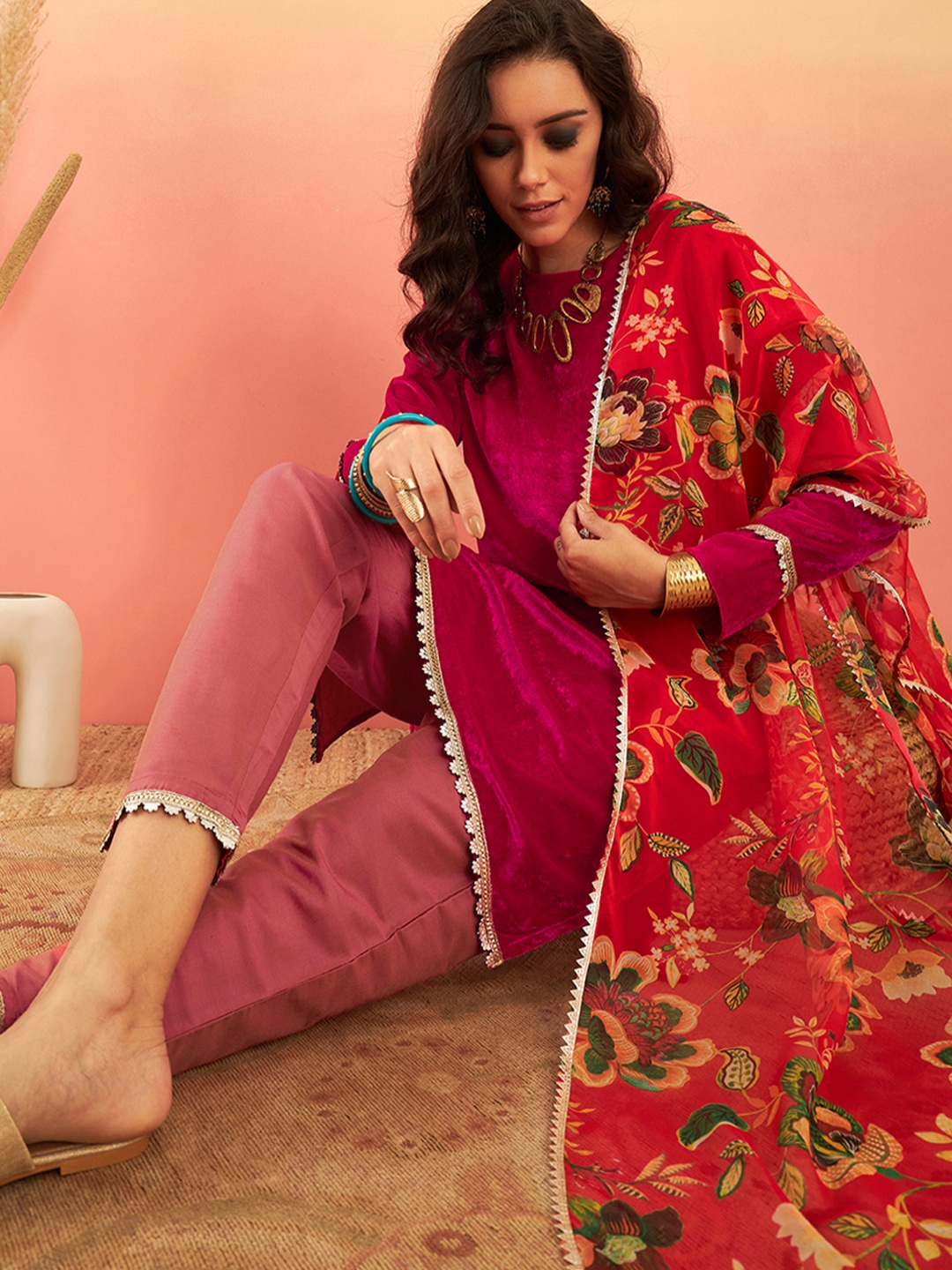 

Sangria Women Velvet Kurta with Trousers & Dupatta, Pink