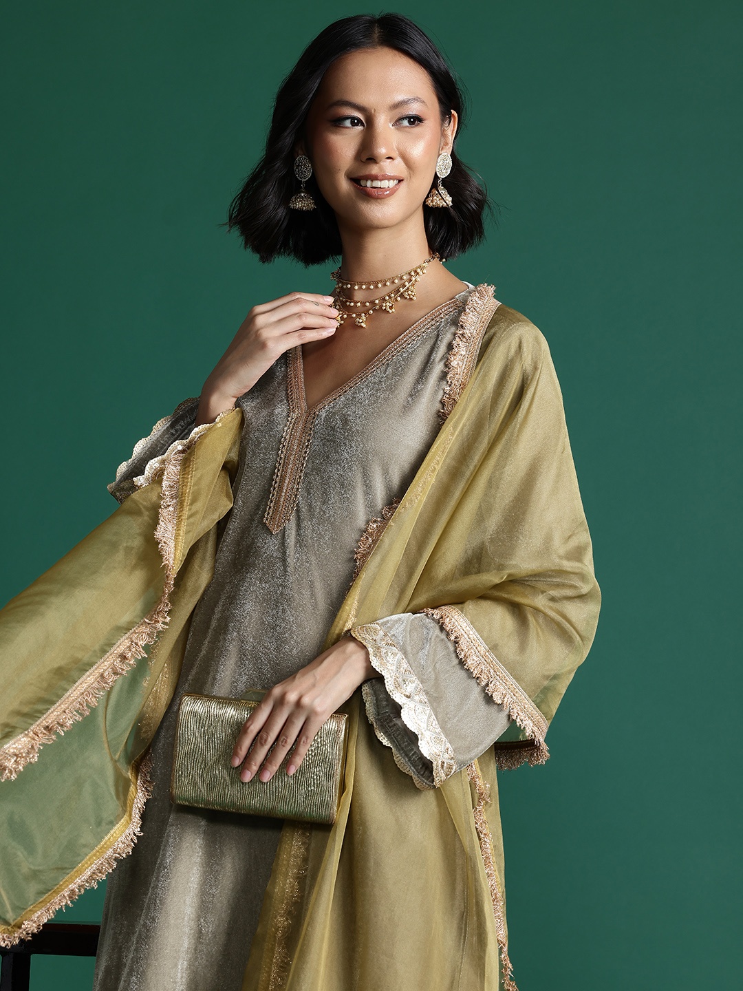 

Sangria Velvet Finish Sequinned Kurta with Palazzos & Dupatta, Olive