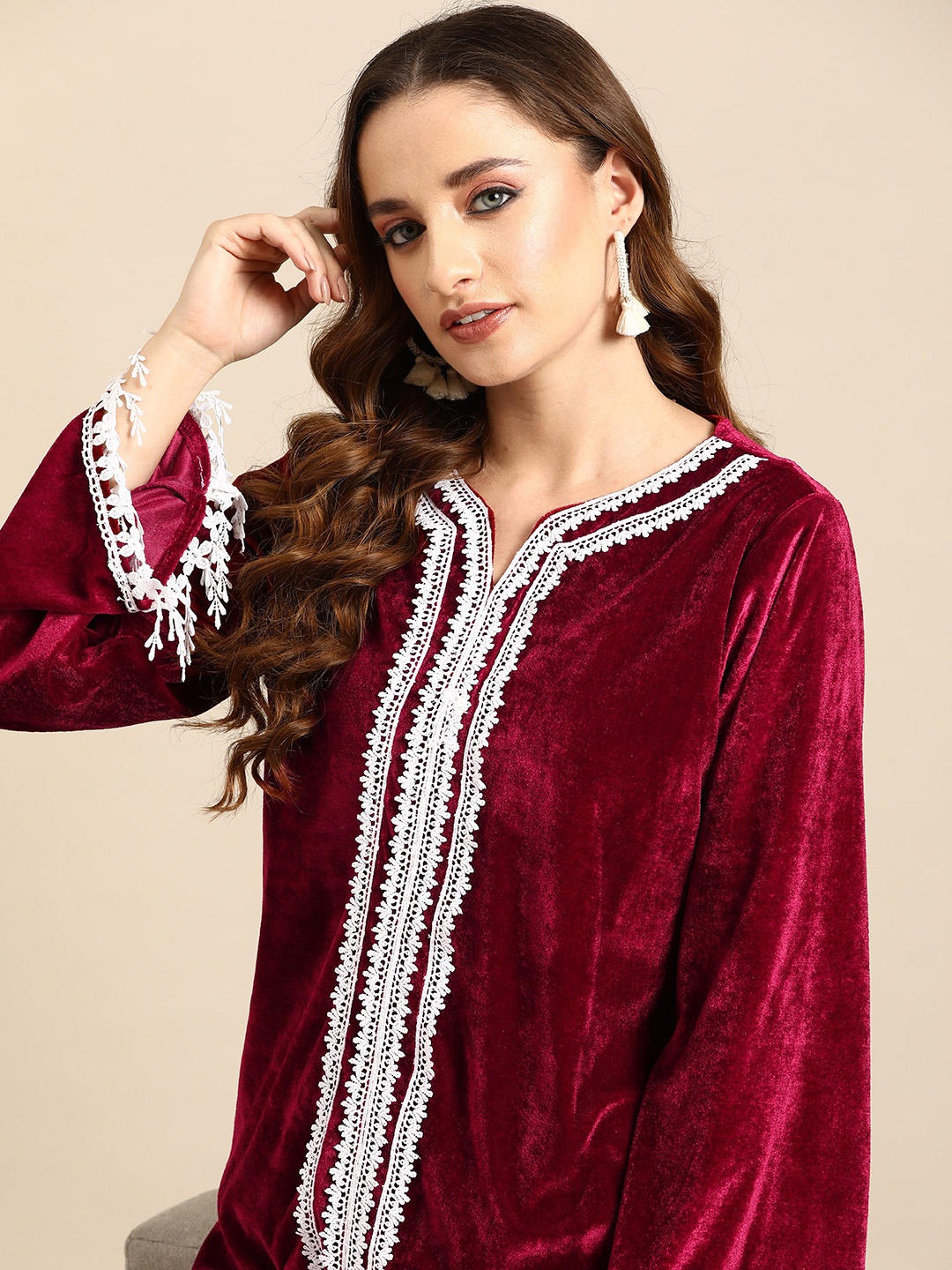 

Sangria Women Lace Inserts Velvet Kurta with Trousers, Maroon