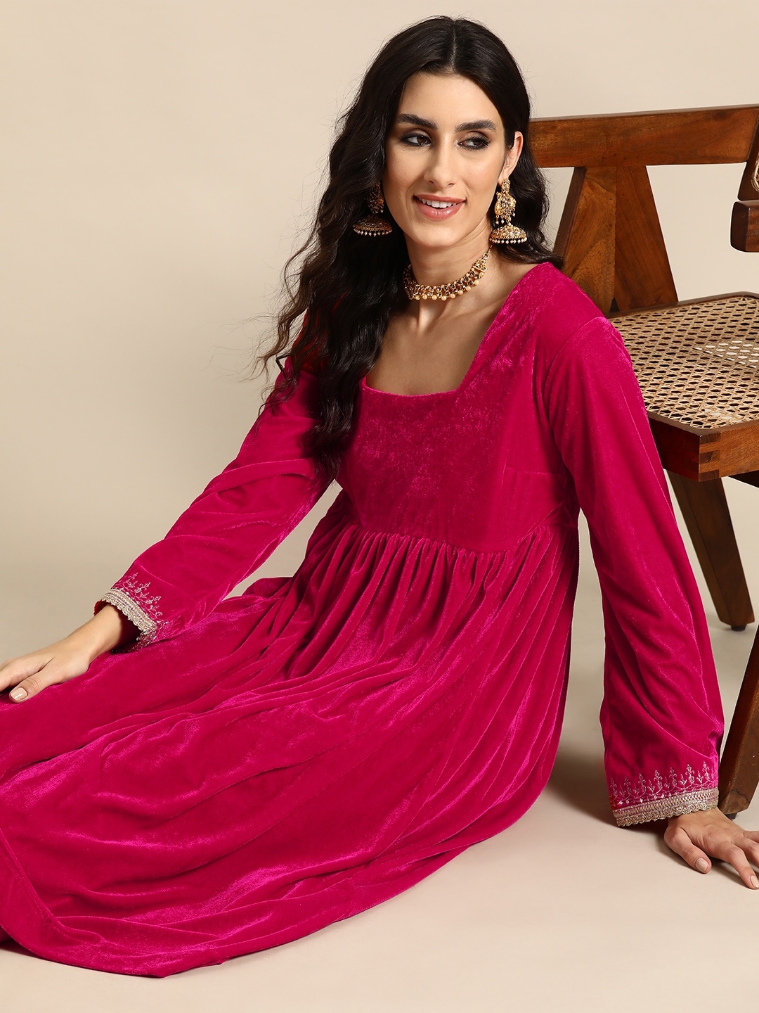 

Sangria Pleated Velvet Kurta with Trousers, Pink