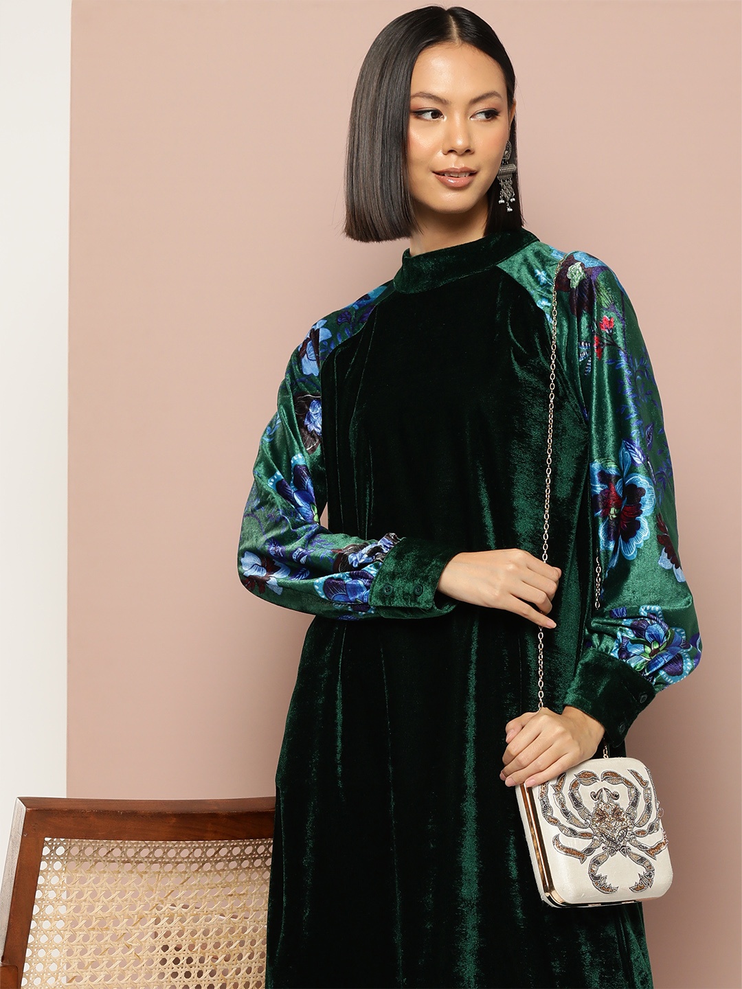 

Sangria Floral Printed Detail Raglan Sleeves A-Line Velvet Dress with Sheen Effect, Green