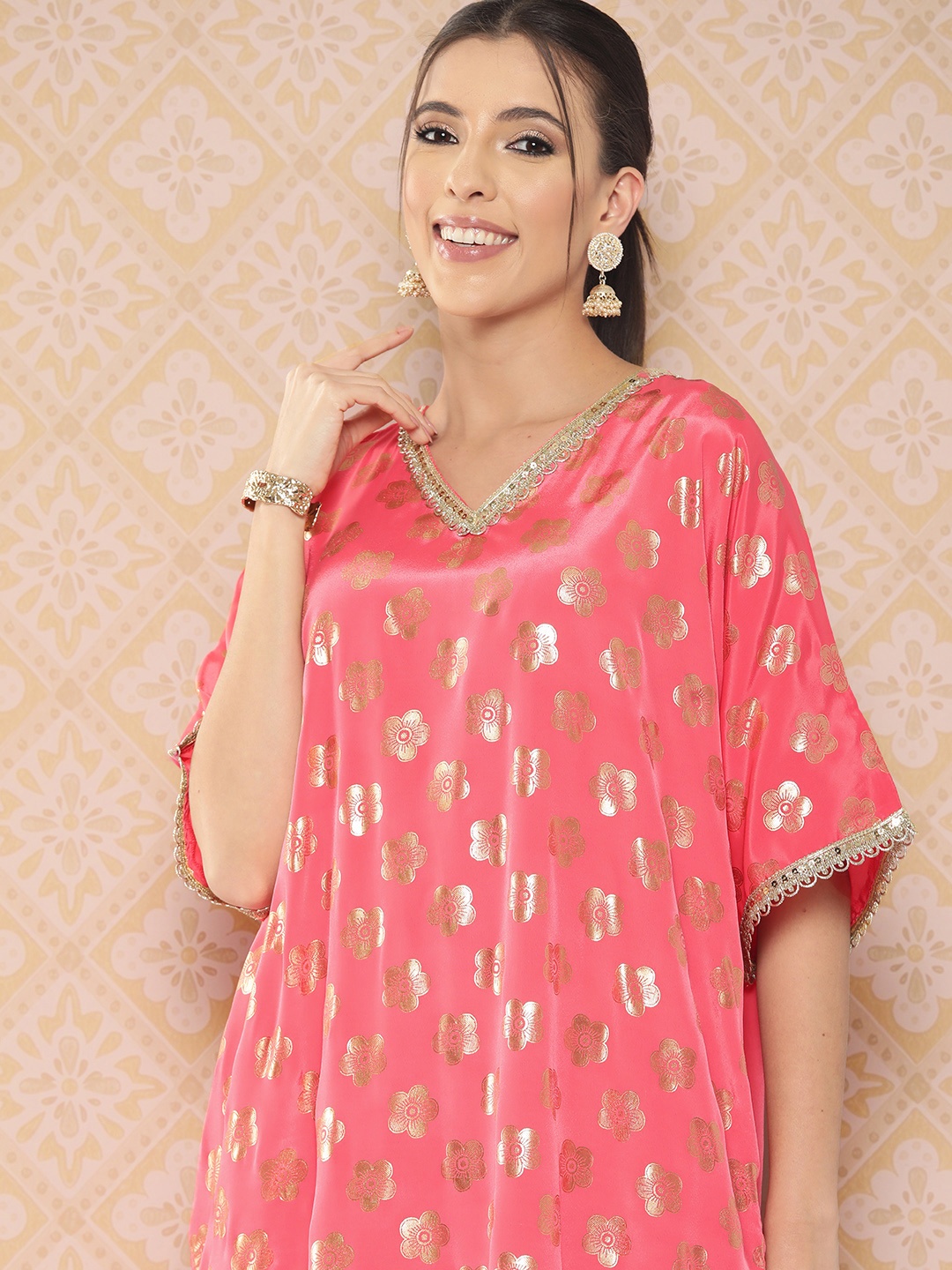 

Sangria Floral Print Extended Sleeves Sequinned Kurta, Pink