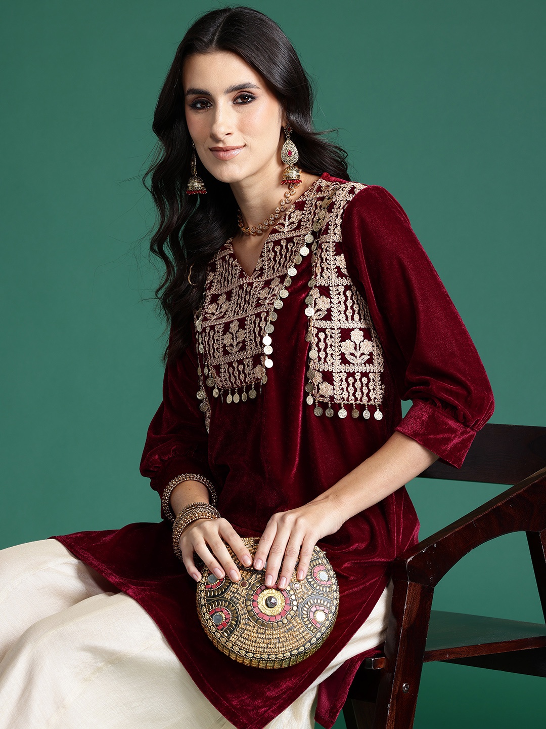 

Sangria Embroidered Sequin Detail Velvet Finish Kurta, Maroon