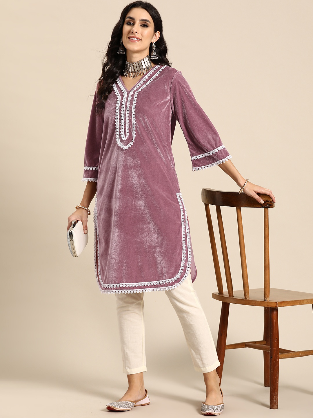 

Sangria Lace Inserted Velvet Kurta, Rose