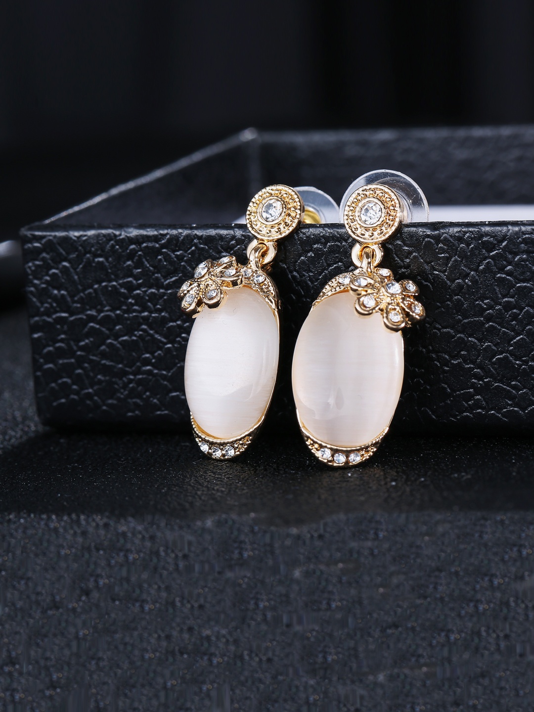 

Jewels Galaxy Off-White & Gold-Toned Oval Drop Earrings