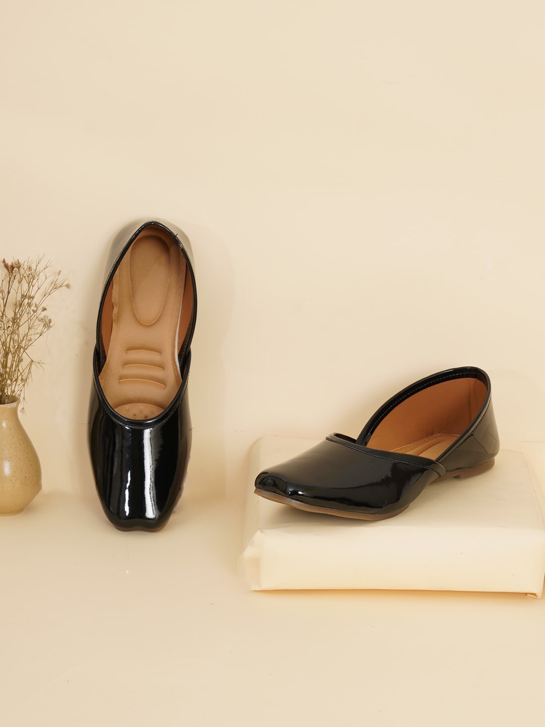 

FABBHUE Square Toe Slip On Mojaris, Black