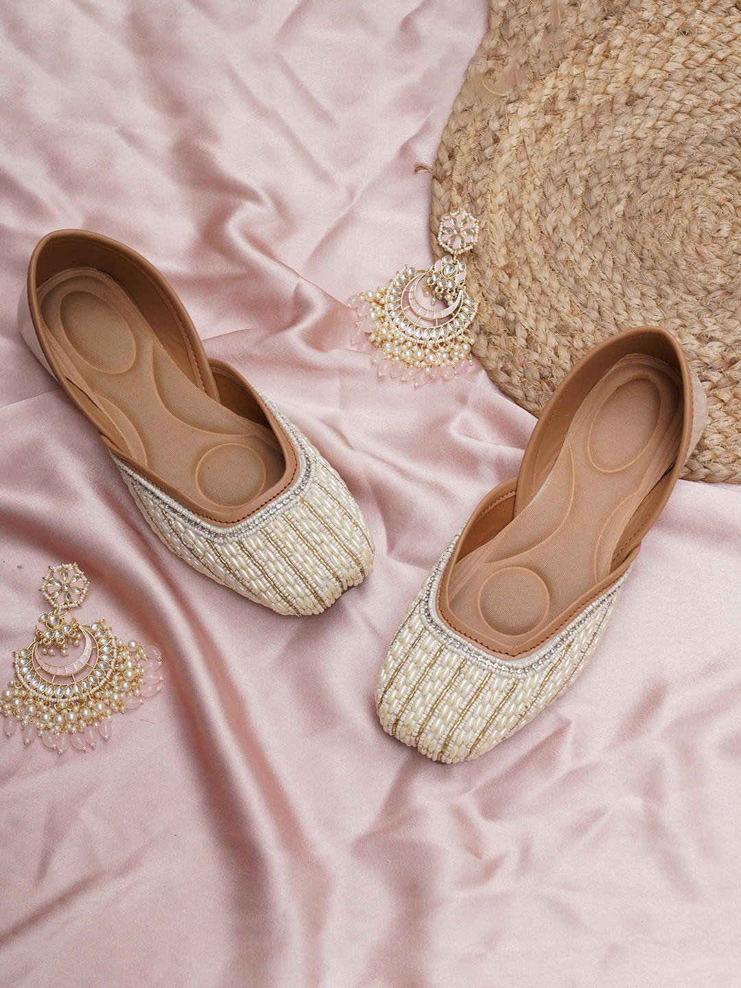 

FABBHUE Women Ethnic Embellished Mojaris, White