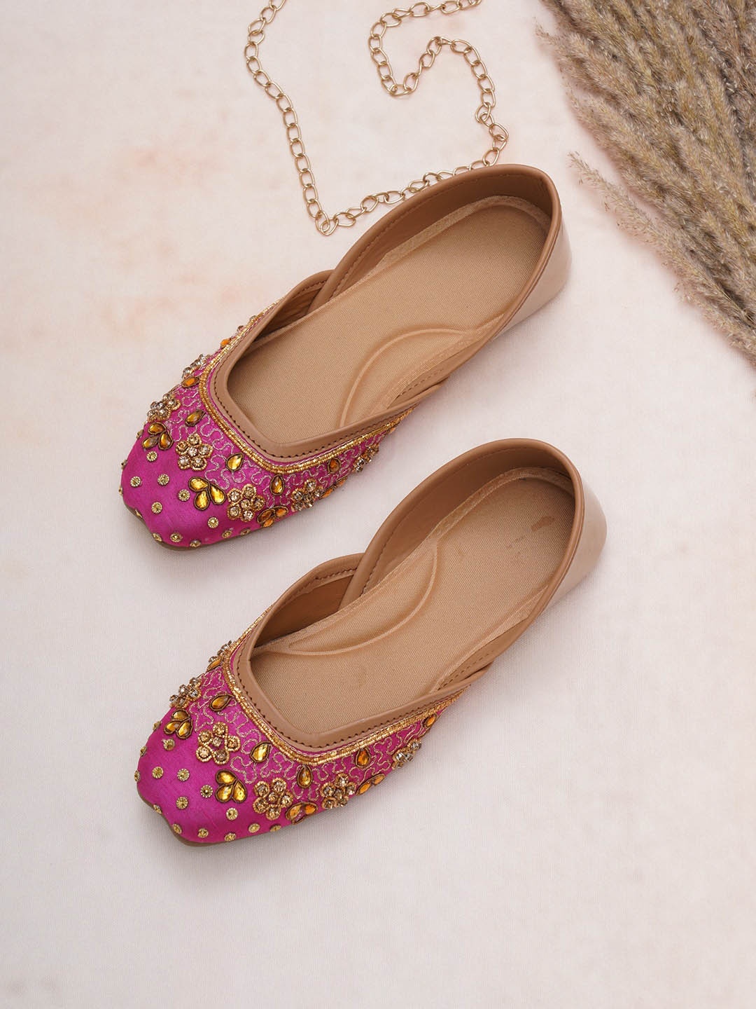 

FABBHUE Women Ethnic Embellished Mojaris, Fuchsia