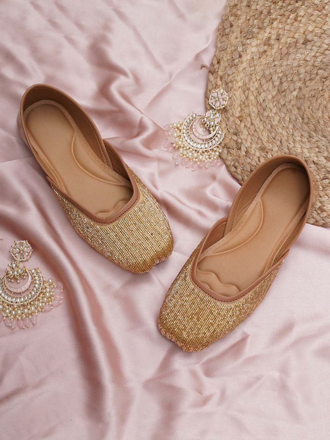 

FABBHUE Embellished Ethnic Mojaris, Gold