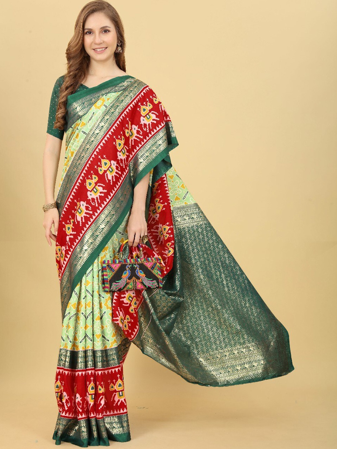 

VILLAGIUS Ethnic Motifs Zari Mysore Silk Saree, Green