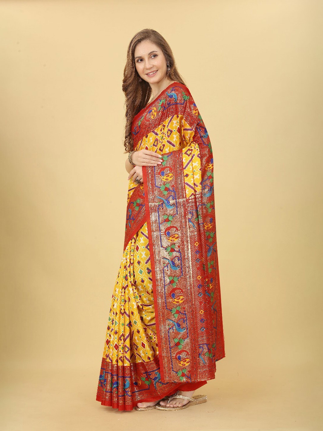 

VILLAGIUS Ethnic Motifs Printed Zari Mysore Silk Saree, Yellow