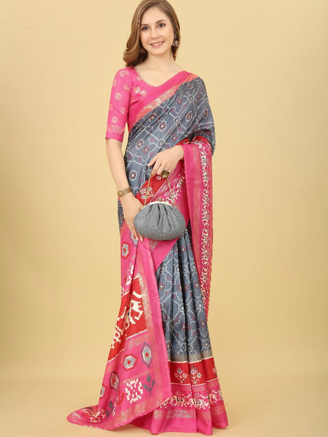 

VILLAGIUS Bandhani Printed Zari Mysore Silk Saree, Grey