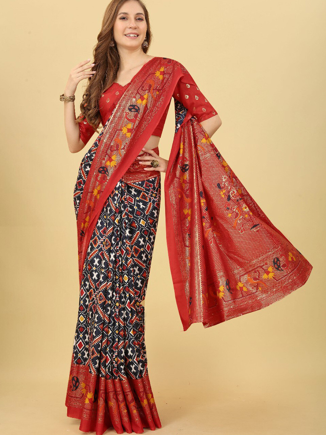 

VILLAGIUS Ethnic Motifs Woven Design Zari Mysore Silk Saree, Black