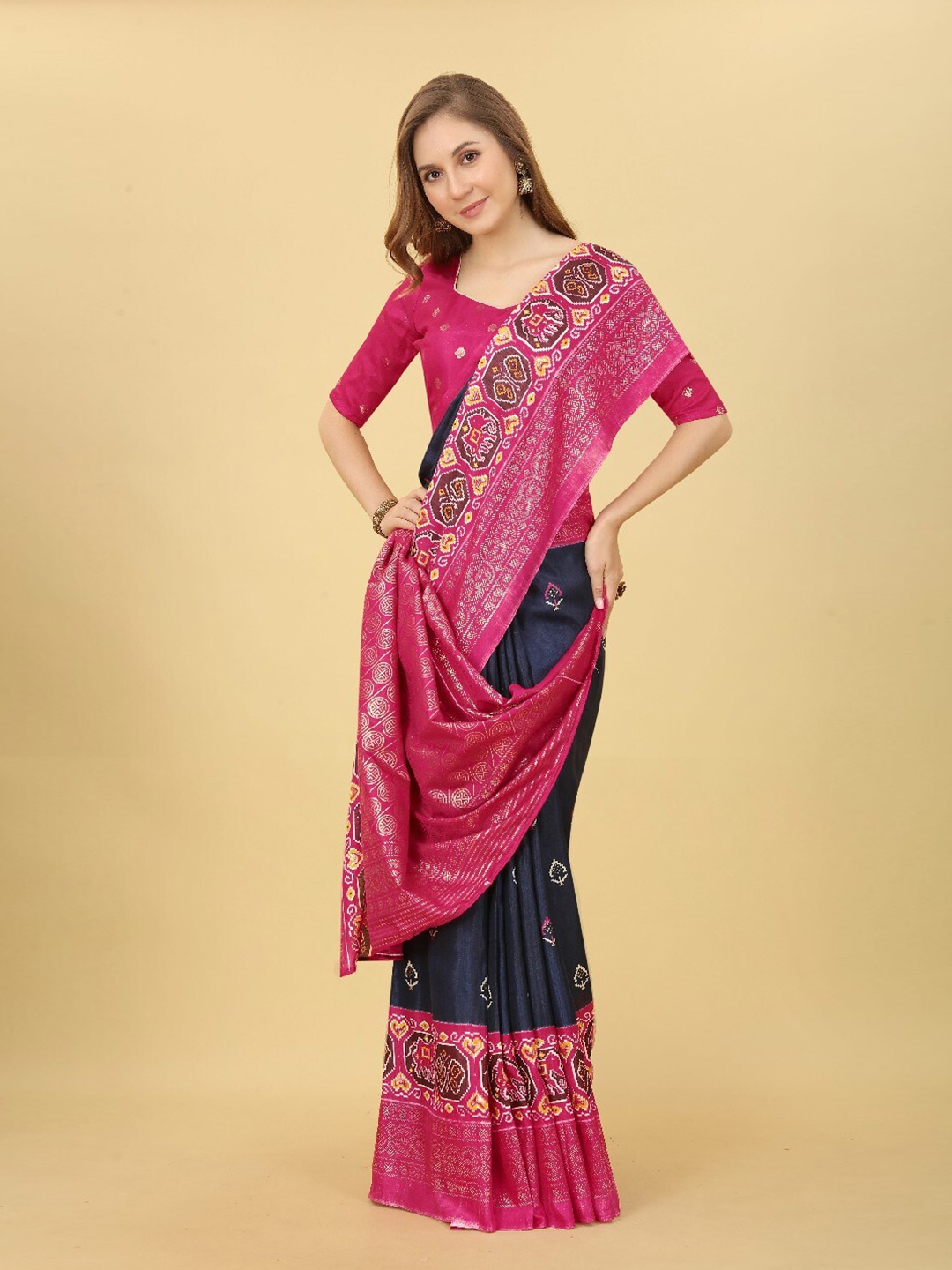

VILLAGIUS Ethnic Motifs Printed Zari Mysore Silk Saree, Navy blue