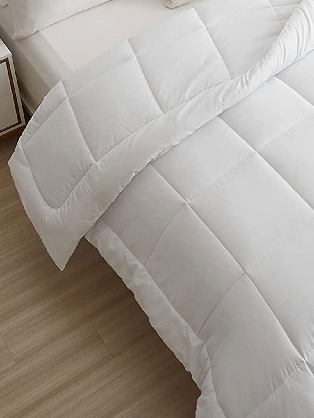 

MYTRIDENT White Mild Winter Single Bed Comforter