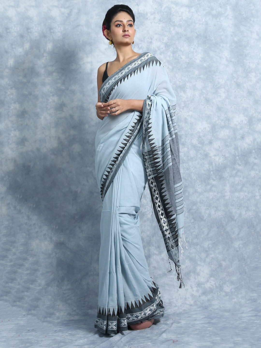 

HERE&NOW Grey & Black Woven Design Pure Cotton Saree