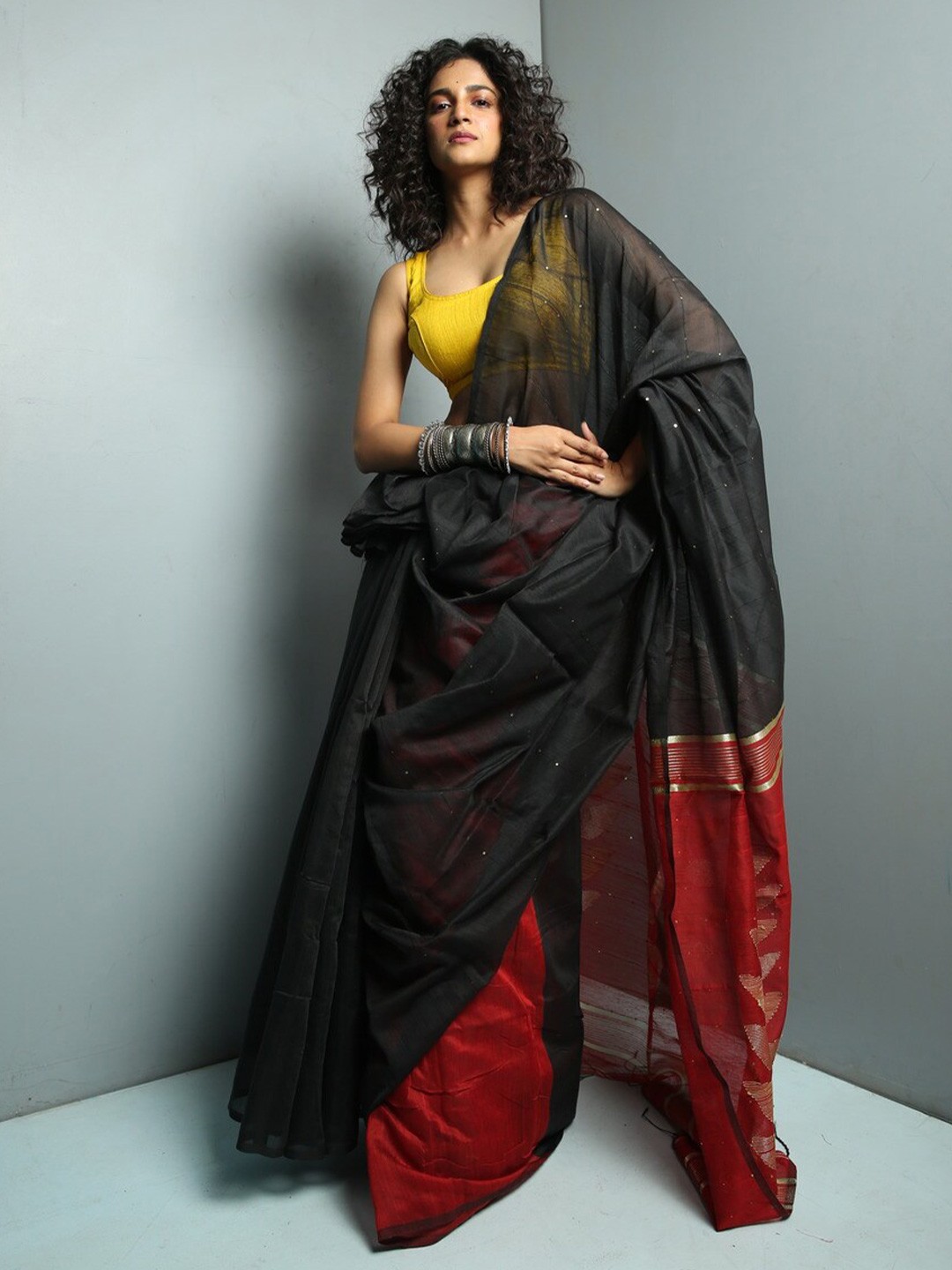 

HERE&NOW Black & Red Embellished Sequinned Saree