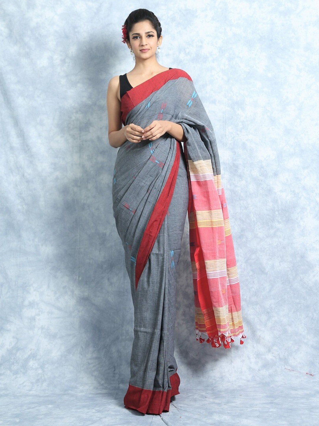 

HERE&NOW Grey & Red Woven Design Pure Cotton Khadi Saree