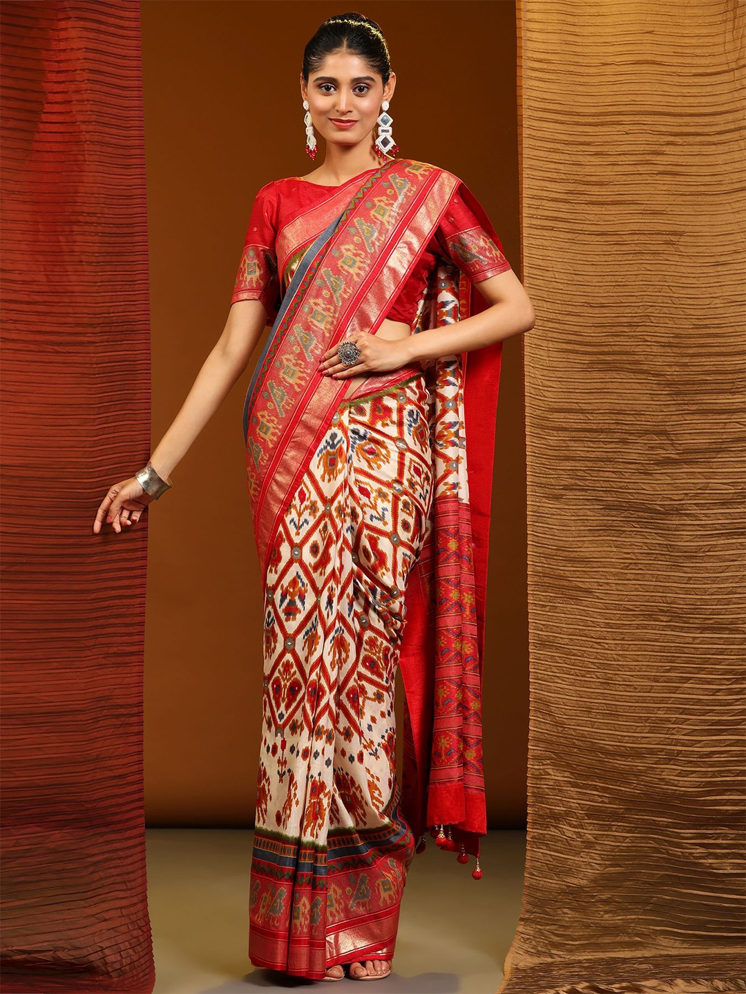 

Phenav Ethnic Motifs Printed Zari Border Ikat Silk Saree with Blouse, White