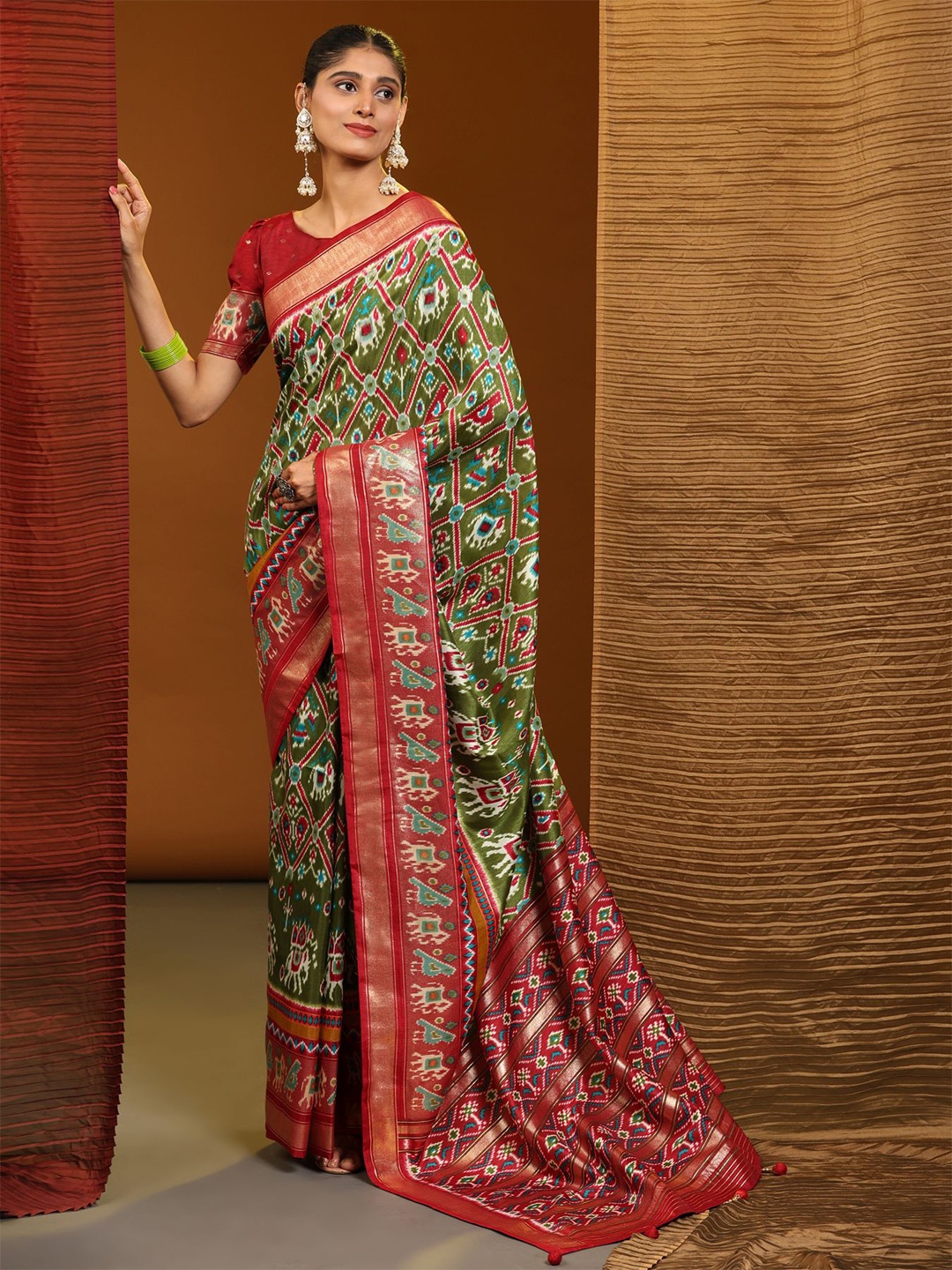 

Phenav Ethnic Motifs Zari Border Ikat Silk Saree with Blouse, Green