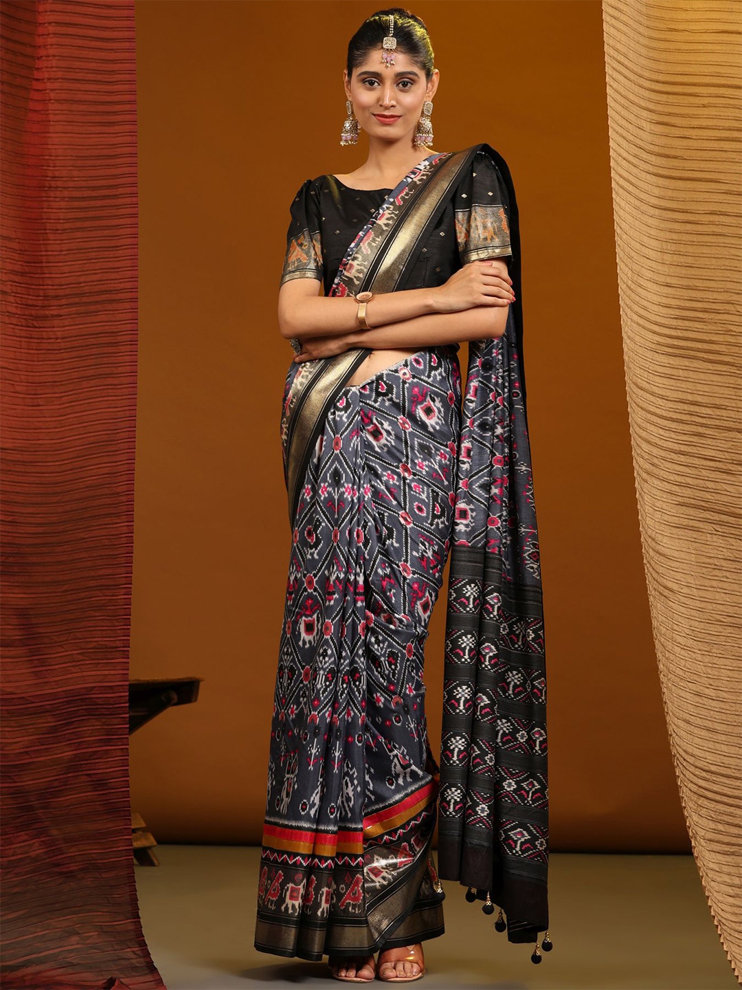 

Phenav Ethnic Motifs Zari Border Ikat Silk Saree with Blouse, Grey