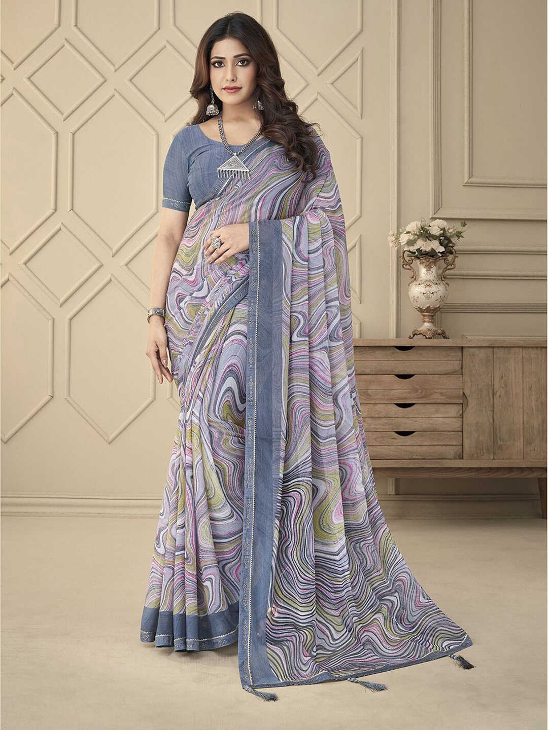 

Mitera Grey & White Abstract Printed Beads & Stones Saree