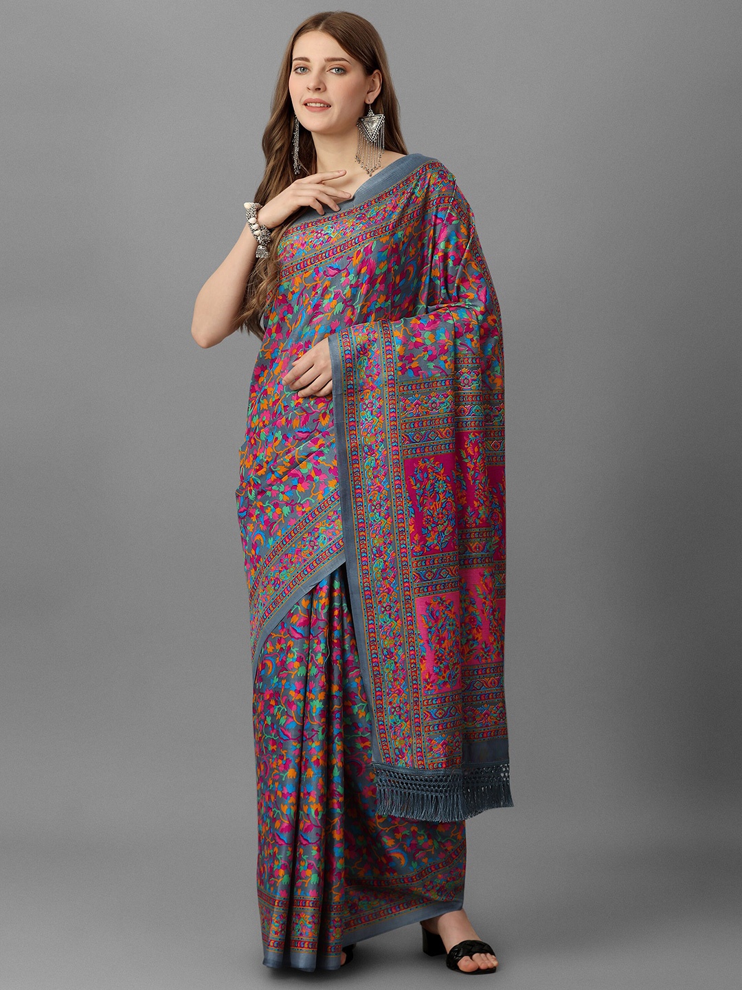 

GORGONE Floral Printed Silk Blend Saree, Grey