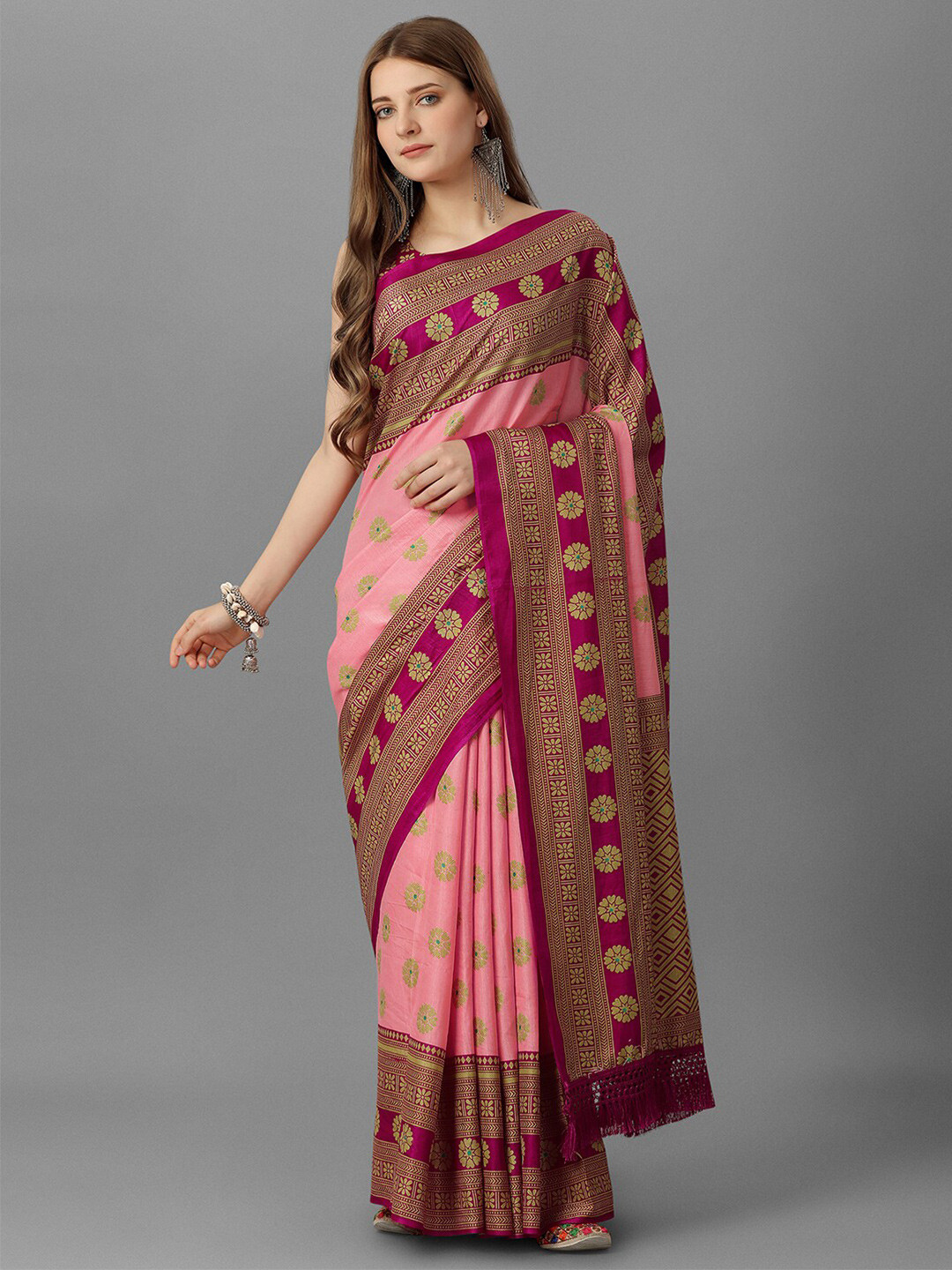 

GORGONE Floral Printed Silk Blend Saree, Pink