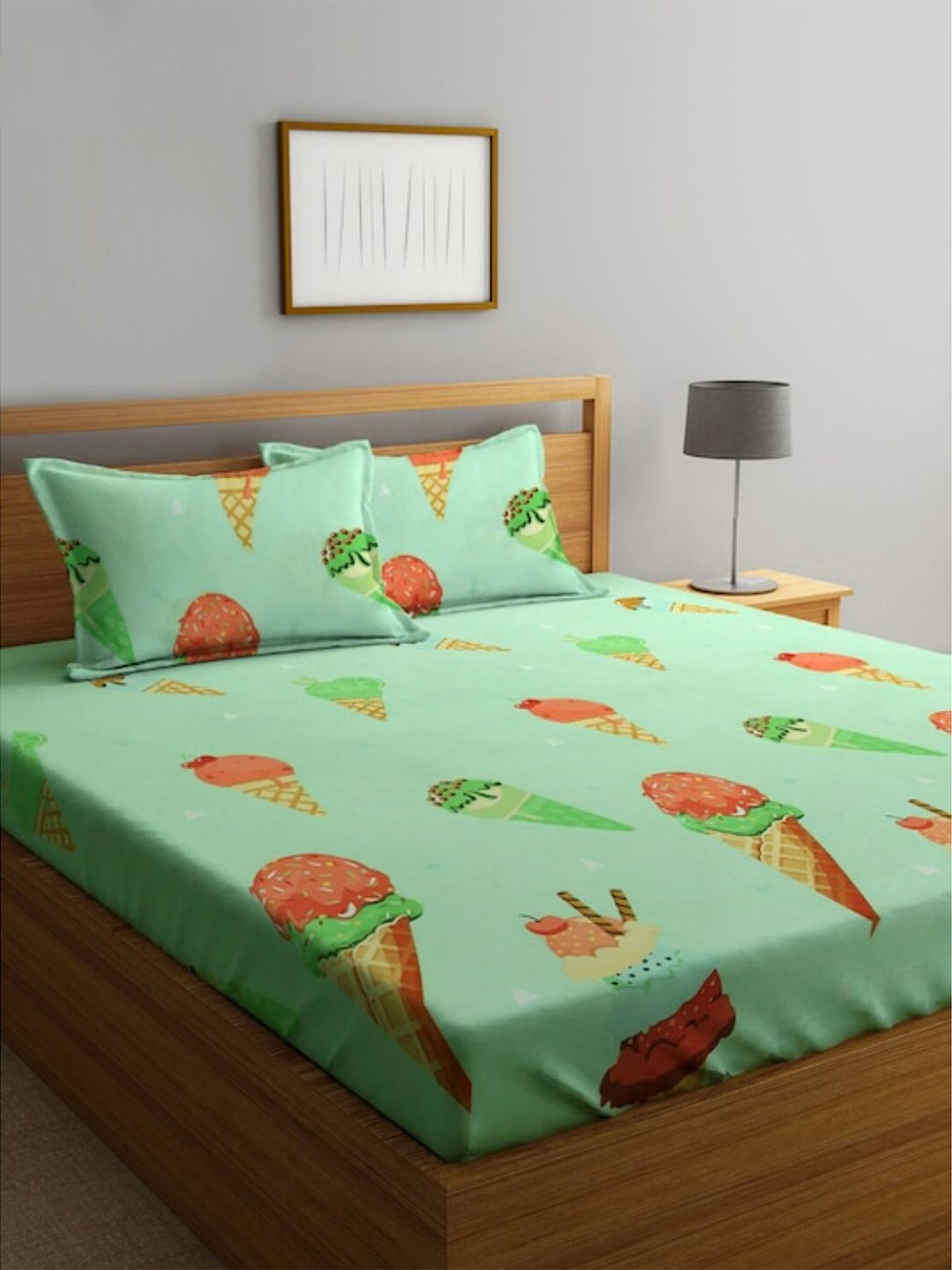 

Bajo's Green & Red Geometric Fitted Cotton 250 TC King Bedsheet With 2 Pillow Covers