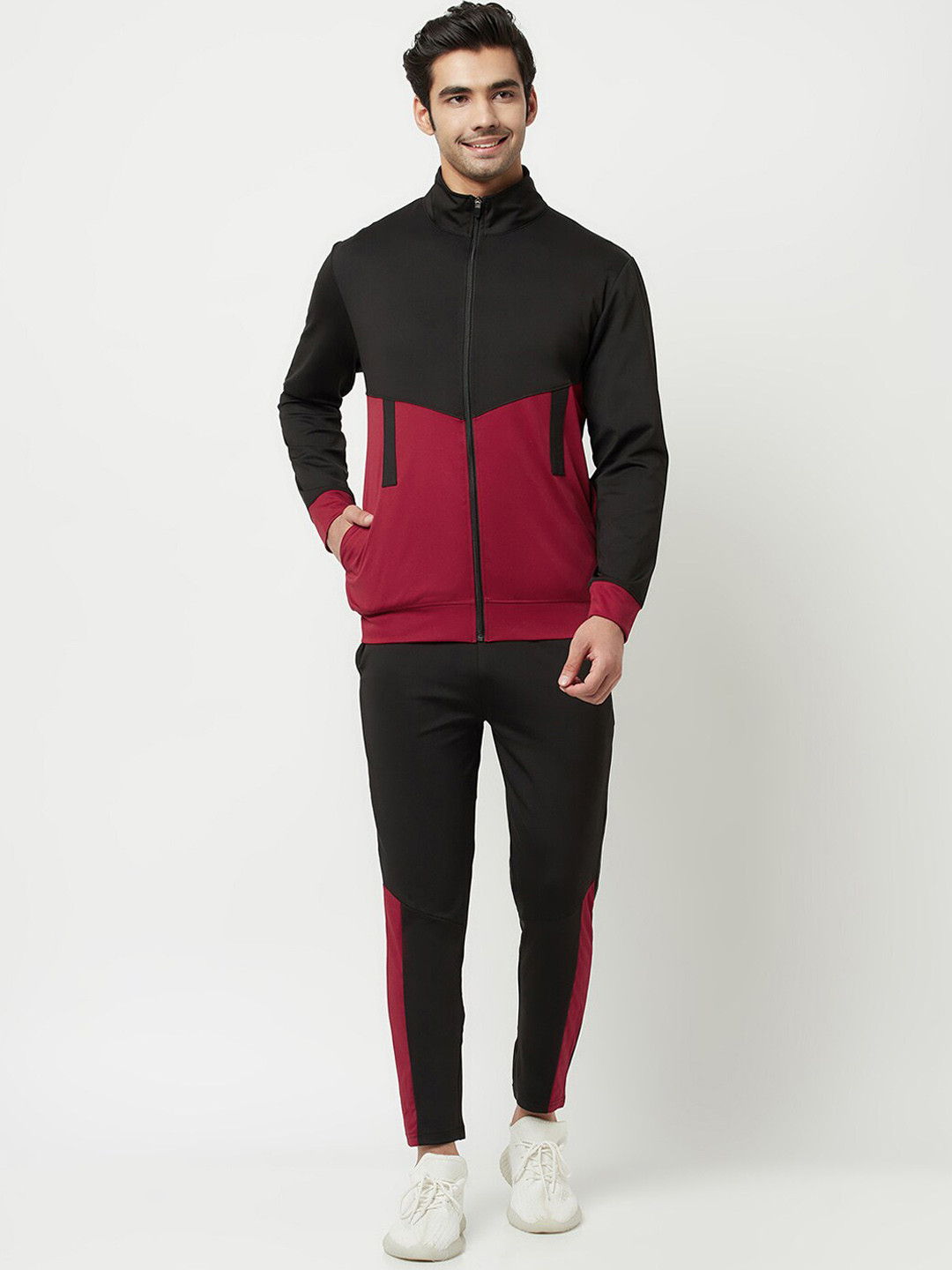 

GLITO Men Colorblocked Sports Tracksuit, Black