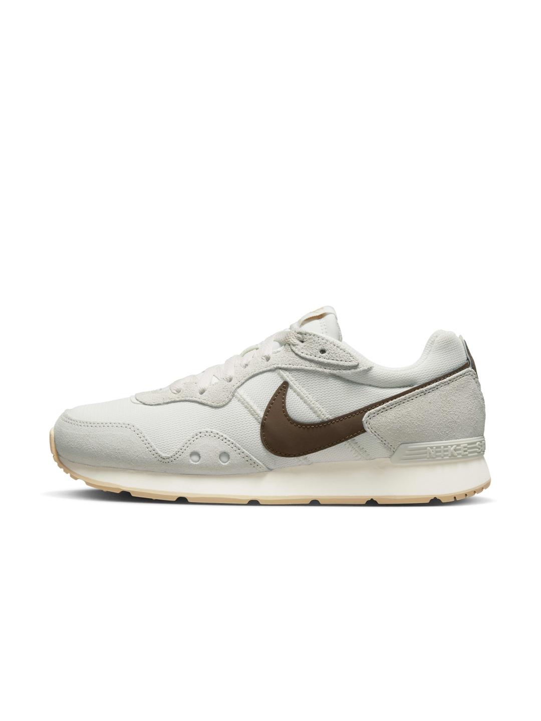 

Nike Women Venture Runner Running Shoes, Grey