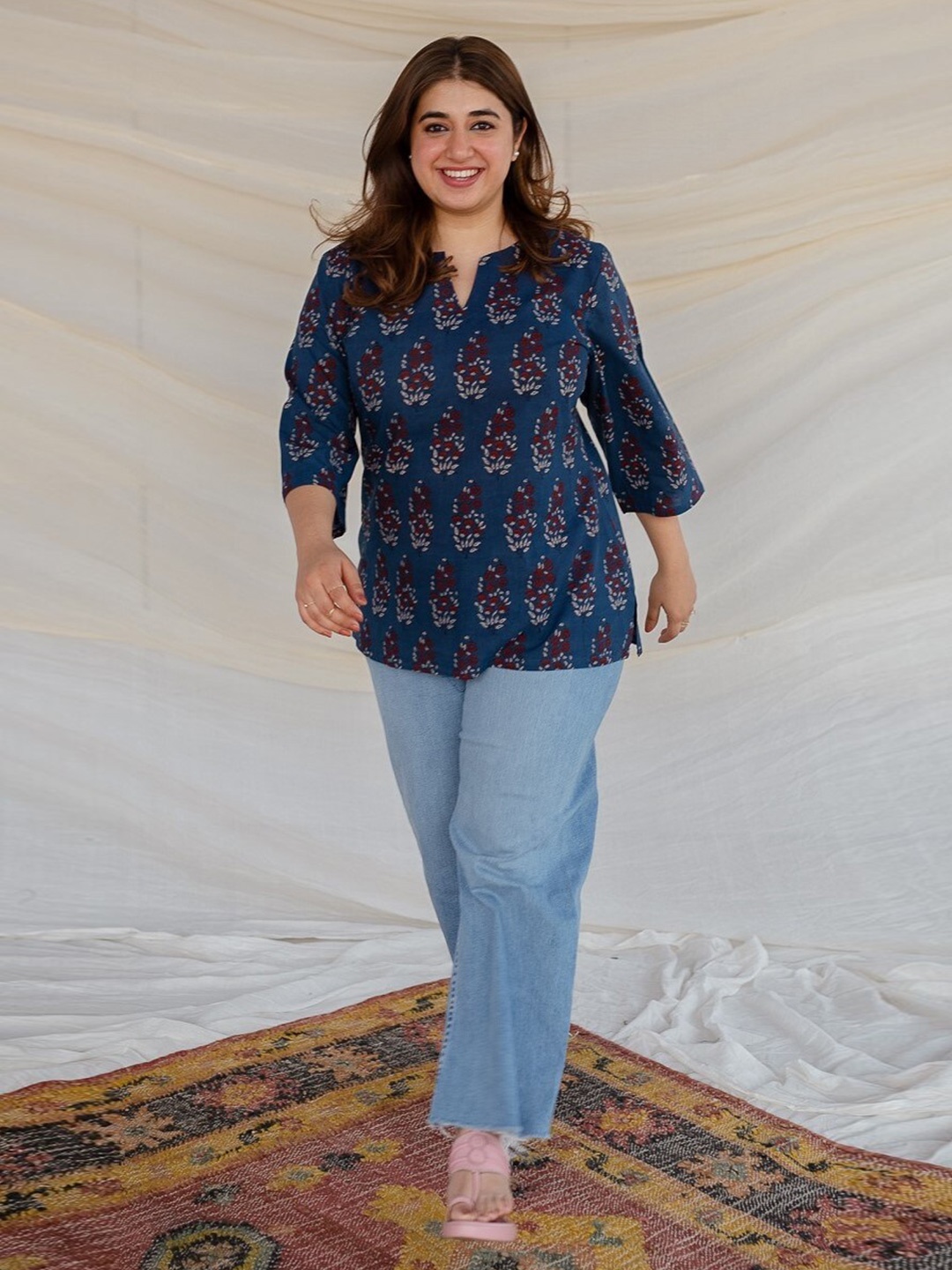 

THE INDIAN ETHNIC CO Floral Printed Cotton Top, Navy blue