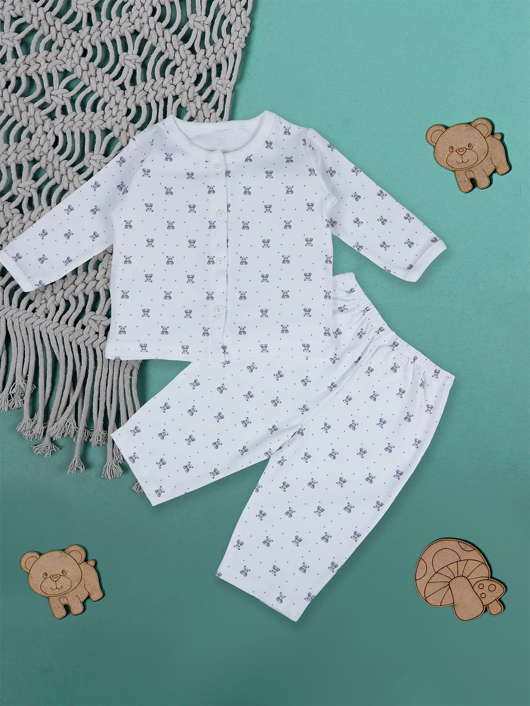 

Baby Moo Infants Kids Printed Pure Cotton Night suit, White