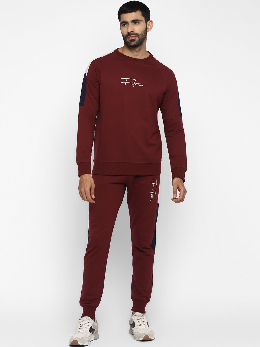 

Alan Jones ,Men Typography Printed Tracksuit, Red