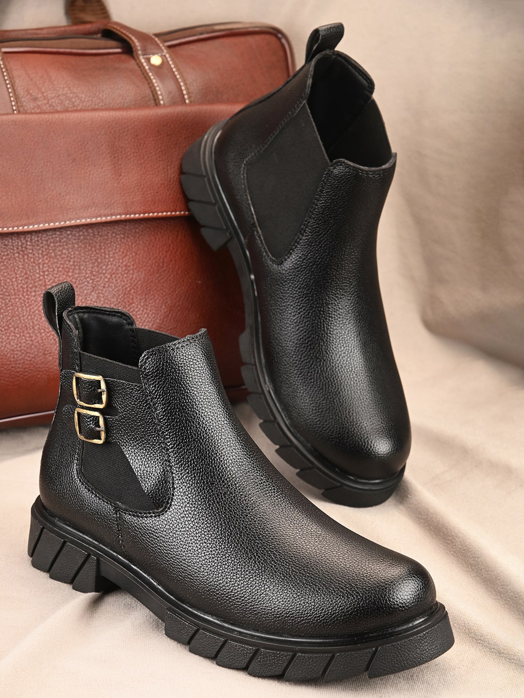

Fentacia Men Textured Mid-Top Chelsea Boots, Black