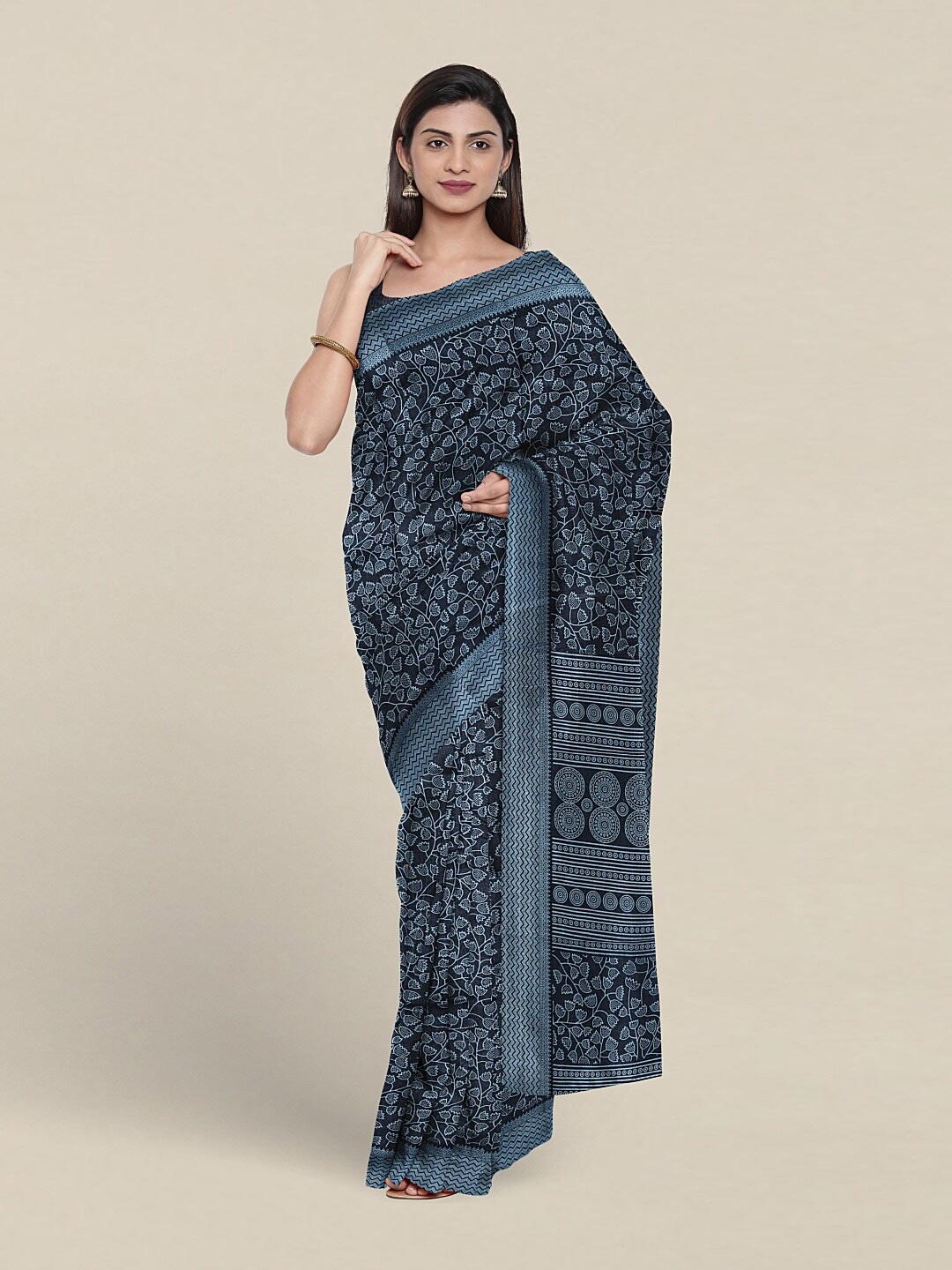 

Pothys Floral Printed Saree, Black