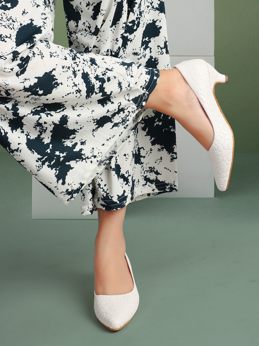 

ICONICS Printed Block Pumps, White