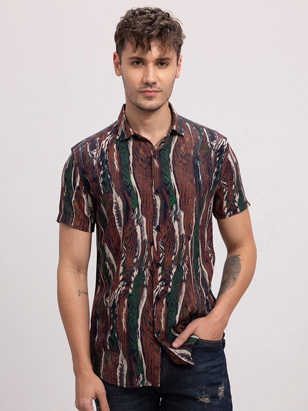 

Snitch Men Brown Classic Slim Fit Abstract Printed Casual Shirt