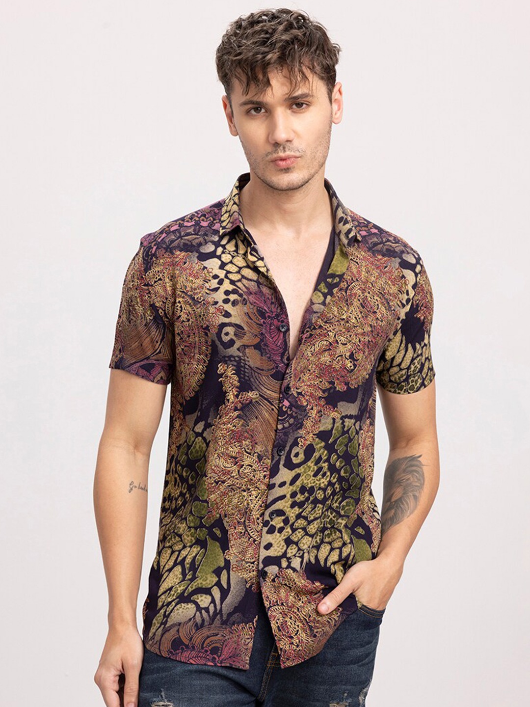 

Snitch Men Brown Classic Slim Fit Abstract Printed Casual Shirt