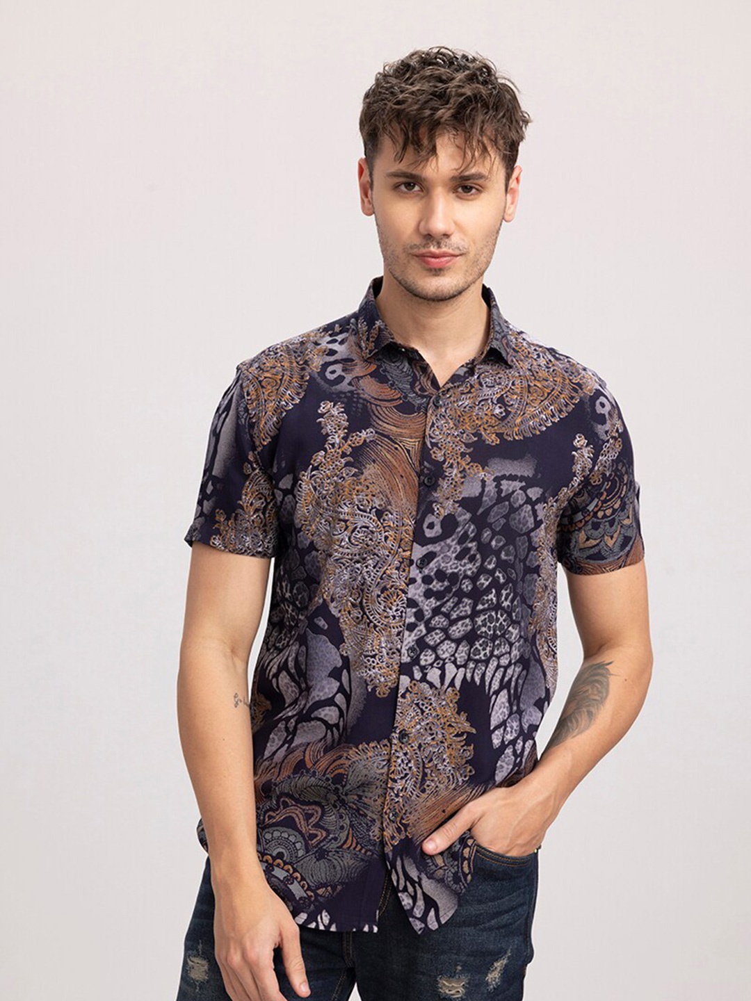

Snitch Grey Classic Slim Fit Floral Printed Casual Shirt