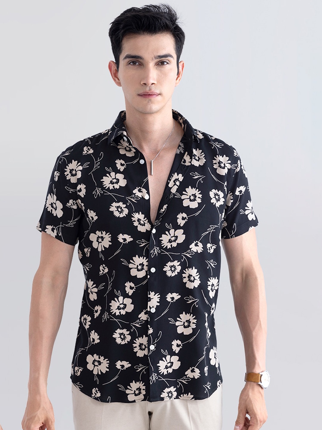 

Snitch Black Classic Slim Fit Floral Printed Casual Shirt