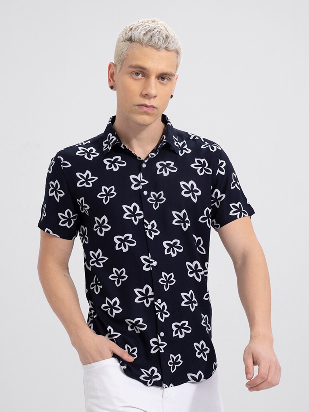 

Snitch Navy Blue & White Classic Slim Fit Floral Printed Casual Shirt, Black