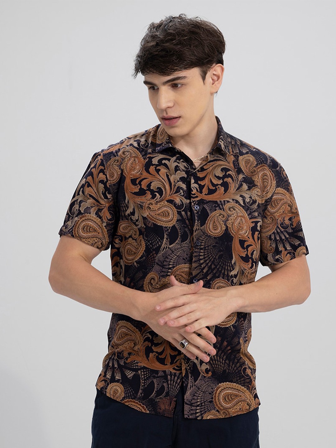 

Snitch Men Brown Classic Slim Fit Floral Opaque Printed Casual Shirt