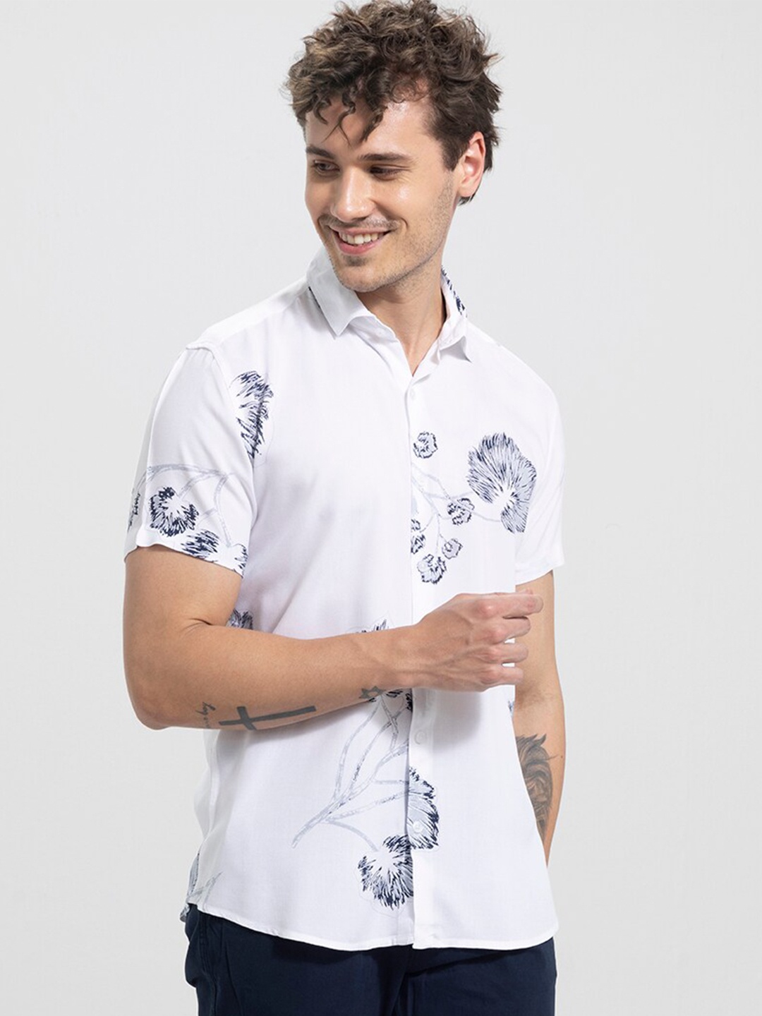 

Snitch Men Classic Slim Fit Printed Casual Shirt, White