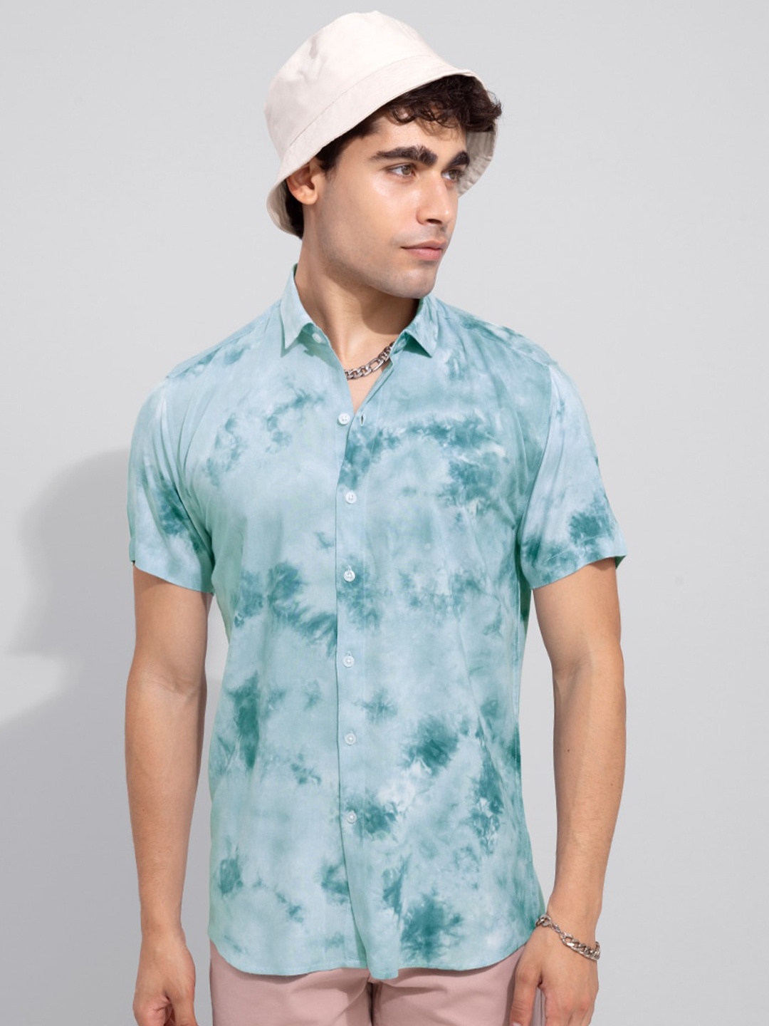 

Snitch Classic Blue Slim Fit Floral Printed Casual Shirt, Green