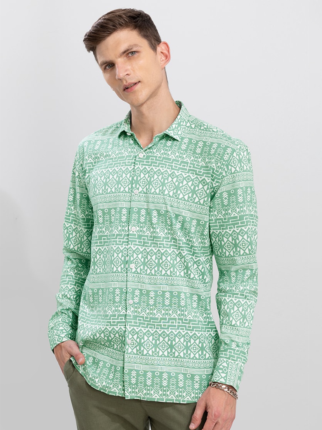 

Snitch Classic Green Slim Fit Opaque Printed Casual Shirt