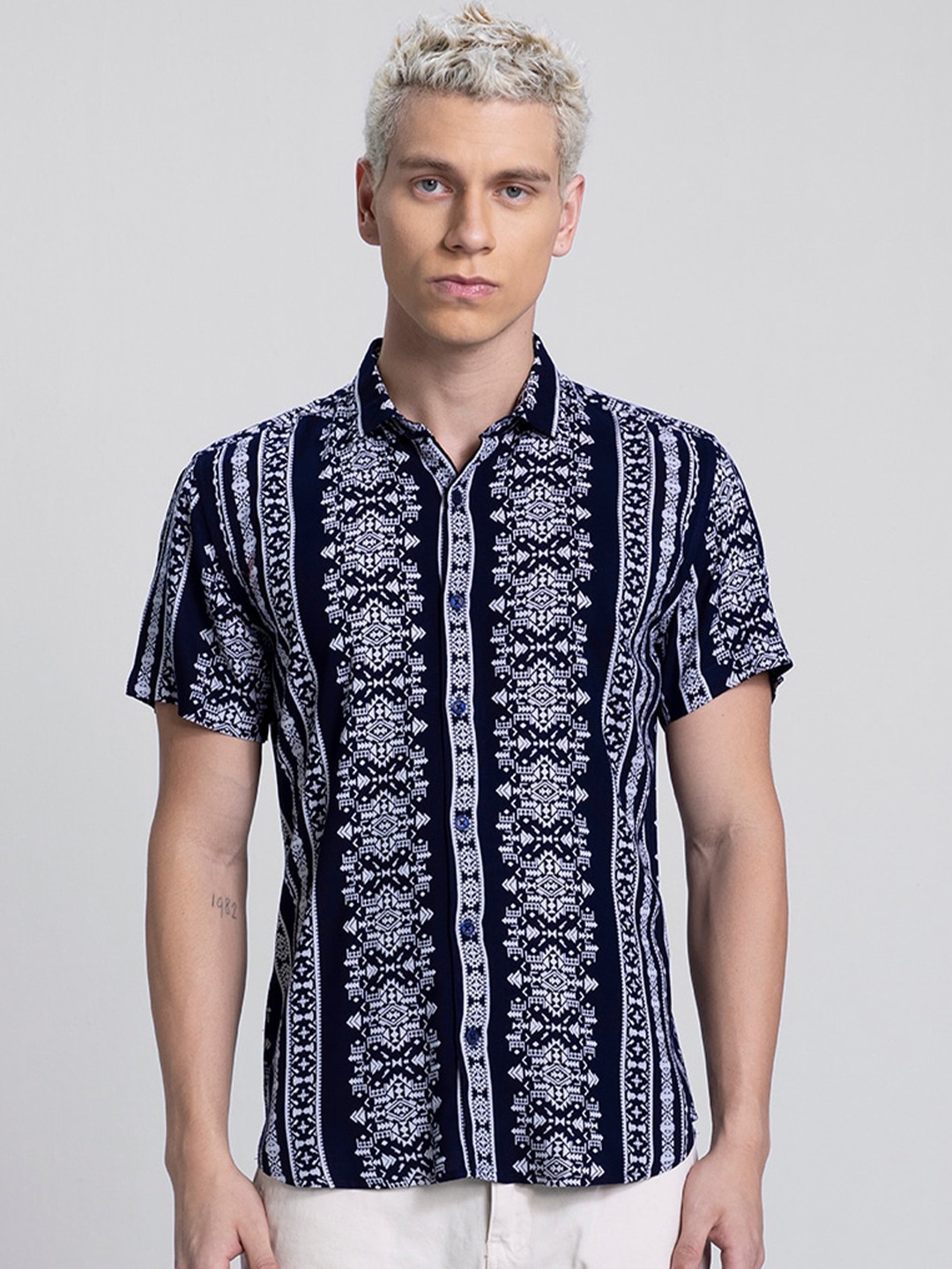 

Snitch Navy Blue & White Classic Abstract Printed Casual Shirt