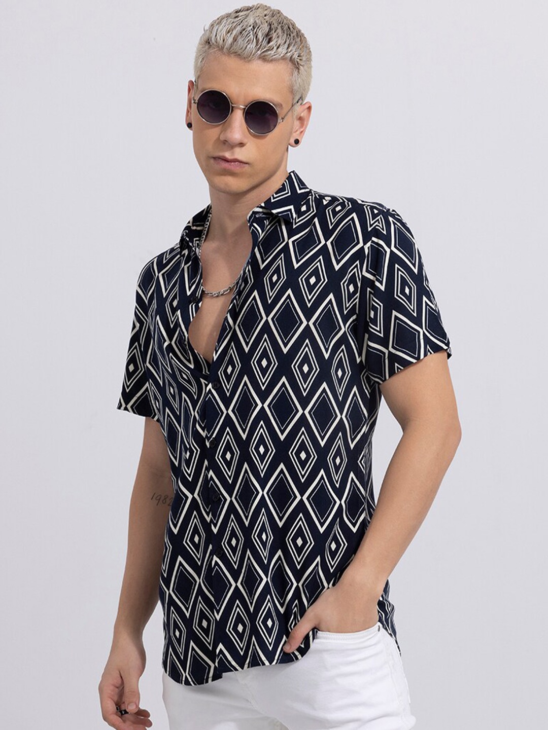 

Snitch Monochrome Classic Geometric Printed Casual Shirt, Black
